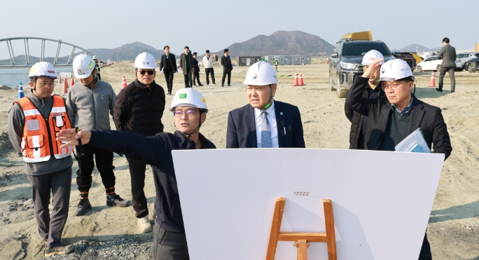 새만금항 신항·군산항, 도약의 발판 마련…전북도 현장 간담회 개최