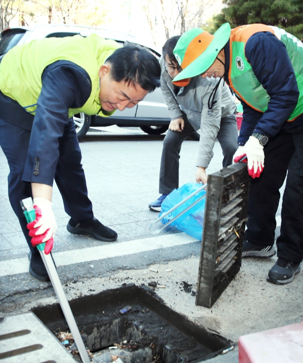 대전 서구, 괴정동·내동서 환경정화 활동 전개