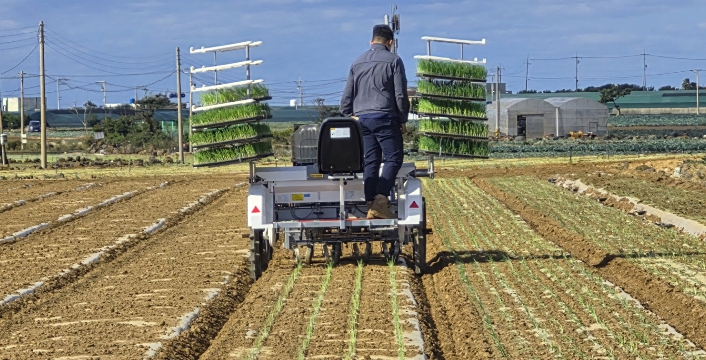 양파 수확기계 선발 시연회 개최…전 과정 기계화 본격화