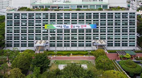 연제구, 노후 건물번호판‘밤에도 빛나는 축광형’으로 교체
