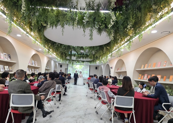 "작지만 깊은 결혼식"…구미영스퀘어, 청년 웨딩 새 기준 제시