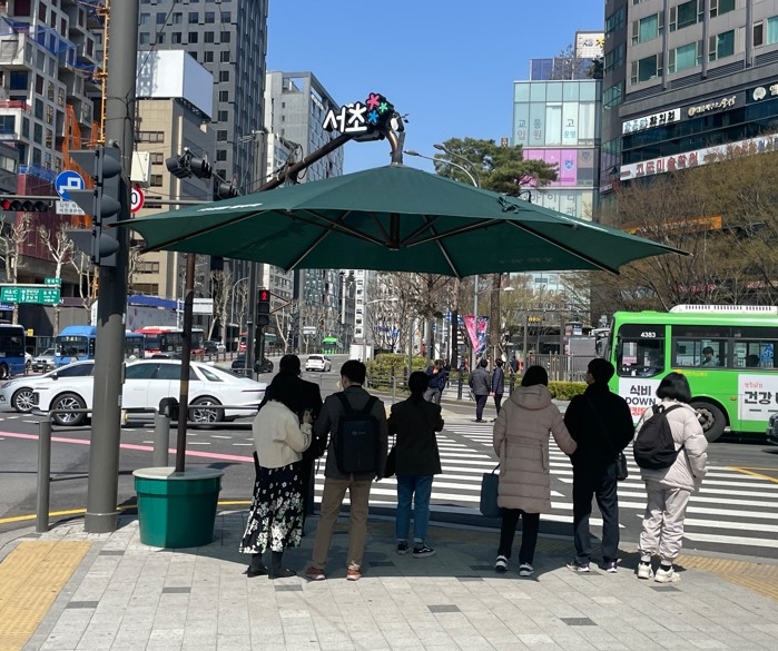 서초구, '전국 대표 그늘막' 서리풀원두막 운영 개시