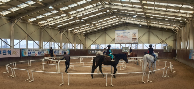 김해시 드림스타트, 승마체험 ‘말이랑 나랑’ 프로그램 운영