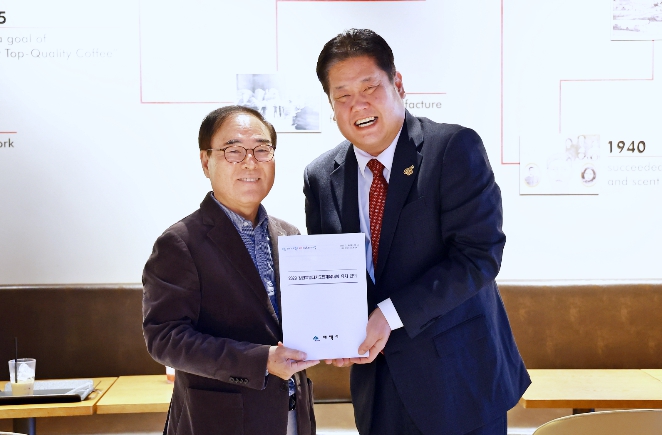 태백시, 강원특별자치도체육회장에 감사패 전달... 20년 만 2029 강원특별자치도민체전 유치 도전