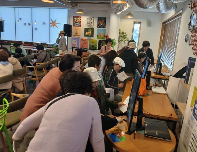 성북구 정릉4동 주민자치회, 어르신 대상 ‘키오스크 교육’… 디지털 격차 해소