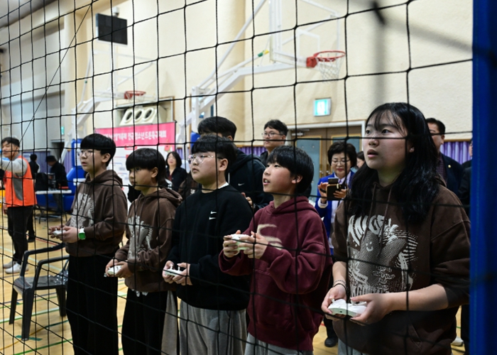 논산시, ‘하늘 위의 스트라이커’ 드론축구로 미래 산업 지평 넓히다!