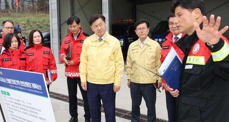 김관영 전북도지사, 장수군 소방교육훈련센터·산불 현장 방문... 재난 대응 현장 격