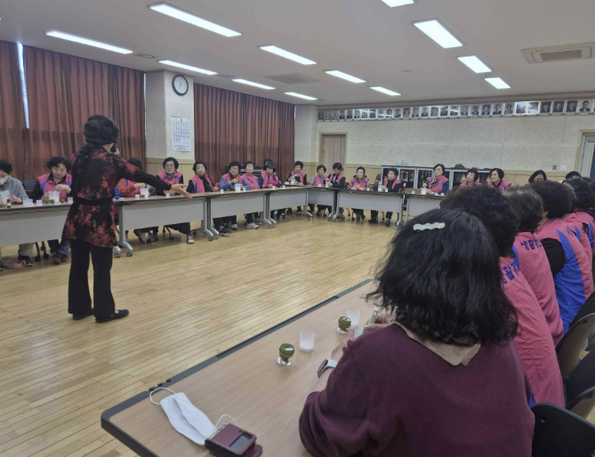 당진시 우강면 생활개선회, 환경정화 활동 및 친환경 세제 만들기 교육 실시