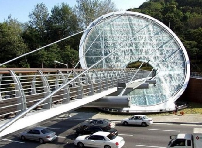 서초구, 새봄 맞아 아쿠아아트 육교 워터스크린 시원하게 가동!