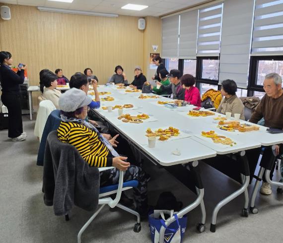 익산 어르신들, 음식으로 활력 충전
