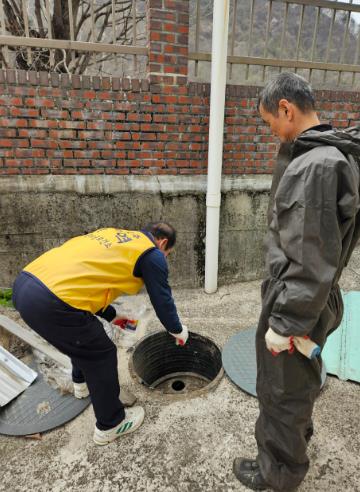 완주군, ‘모기 유충’ 잡아 여름 감염병 막는다
