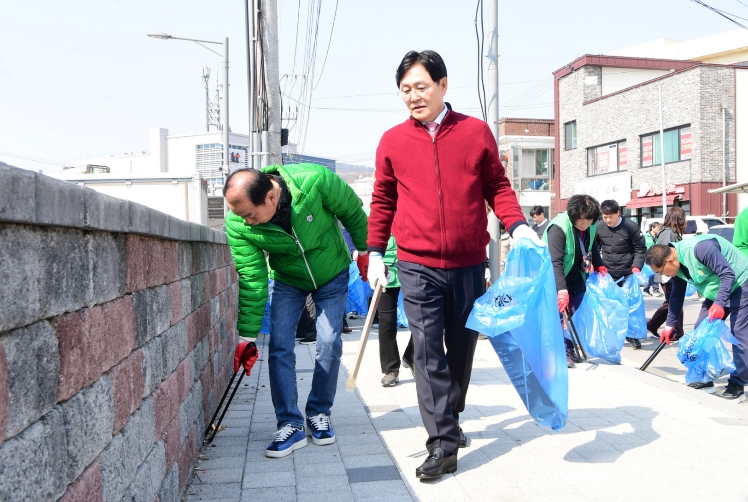 봄맞이 대청소 나선 강화군, 군민과 함께 만드는 ‘청정 강화’