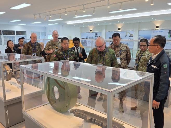 창원시 YIDEX, K-방산 수출과 협력의 장으로 … 2일차 비즈니스 열기 고조  
