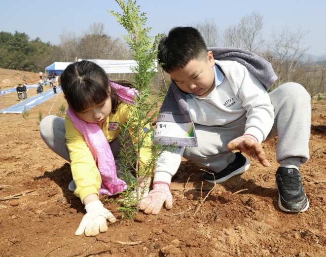 태안군, 군민과 함께 7년 만의 식목행사 개최