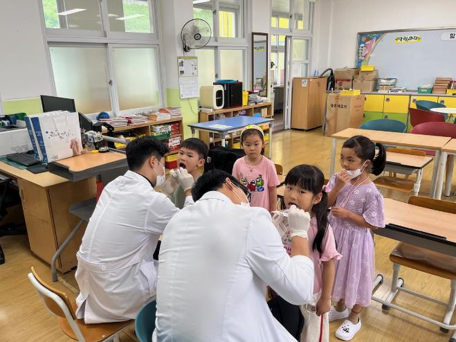 여수시, 초등학생 대상 ‘어린이 불소도포 사업’ 실시
