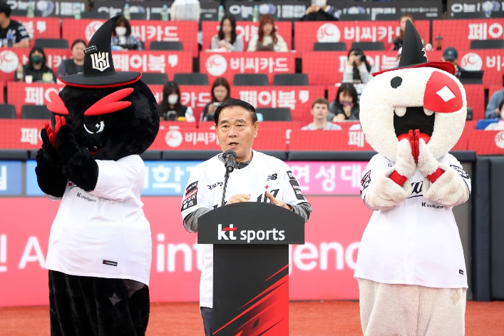 수원특례시의회, kt 위즈 홈개막전 참석