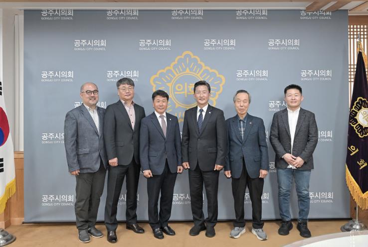 공주시의회, 2025회계연도 결산검사위원 위촉장 수여