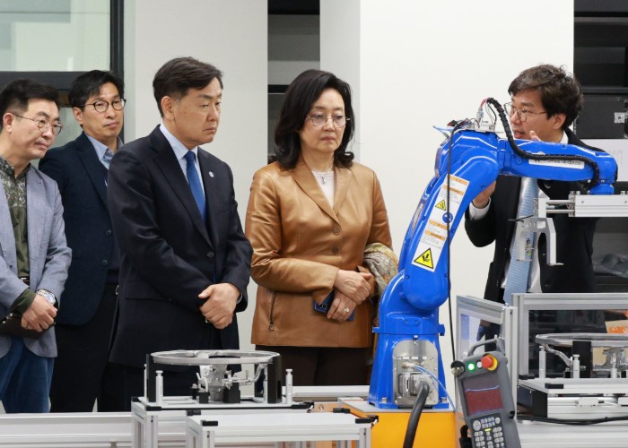 박영선 전 장관, 전북 피지컬AI 현장 방문…"제조혁신 정책 확산 논의"