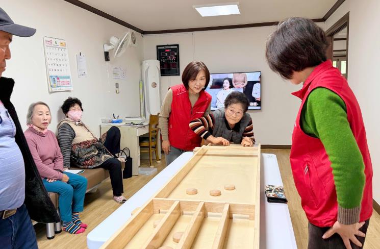 청송군, 경로당으로 배달된 ‘슐런’ ...어르신들 활력 충전소 됐다