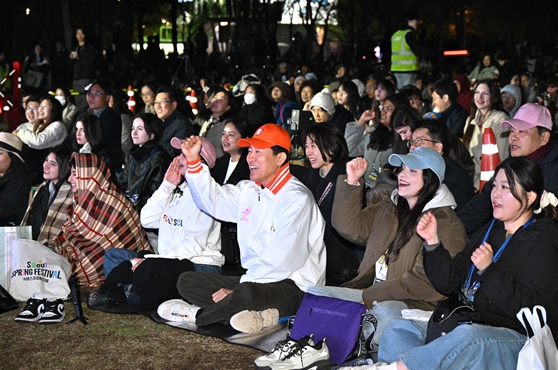 오세훈 시장, 2026 서울스프링페스티벌 첫날(10일) 한강 드론라이트쇼 관람