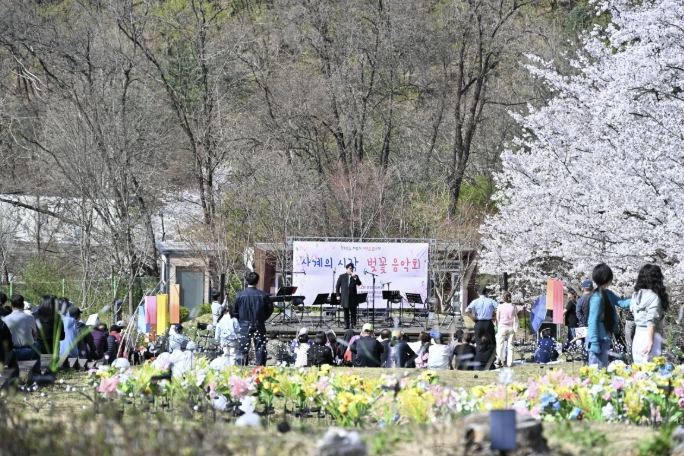 동두천시, '사계의 시작, 벚꽃 음악회' 성료