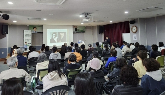 가평군, 강용수 작가 초청 철학 강연 '성황'