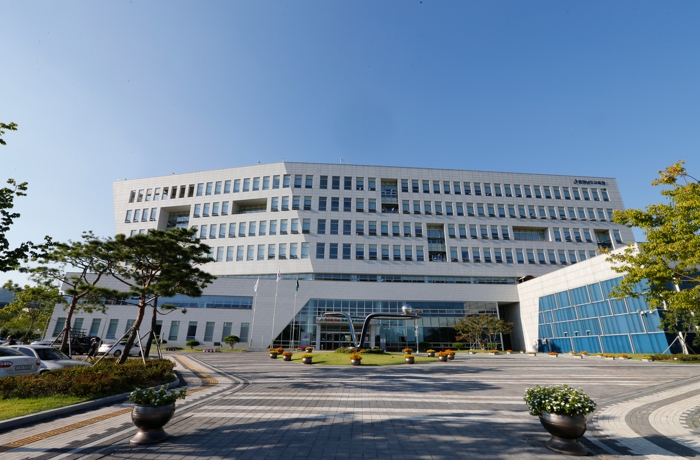 충남교육청, 연말을 맞이하여 교육 취약계층 학생들에게 사랑의 식료품 꾸러미 전달
