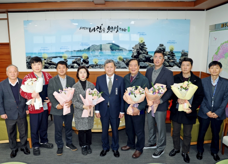 제주시, 2025 공수의사 위촉장 수여 및 동물복지 병원 지정서 전달