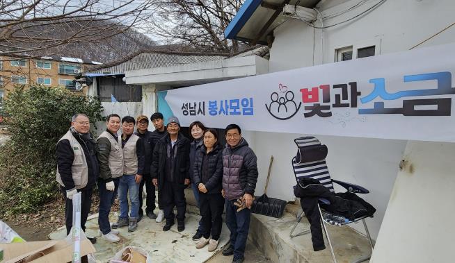'빛과 소금' 봉사 모임, 광주시 탄벌동 취약가구를 위한 사랑의 집수리 봉사활동 펼쳐