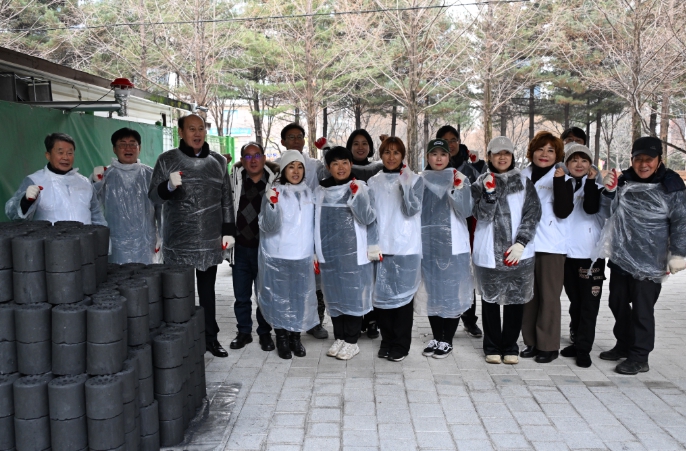 동두천시 반다비봉사단, 연탄봉사로 동두천시 장애인 게이트볼연맹에 온정 전해